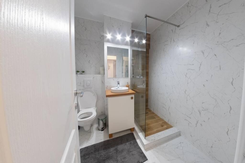 Studio With A View In City Center Targoviste Exterior foto