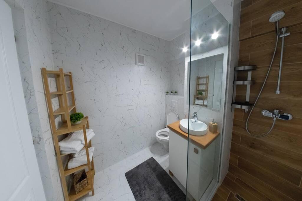 Studio With A View In City Center Targoviste Exterior foto