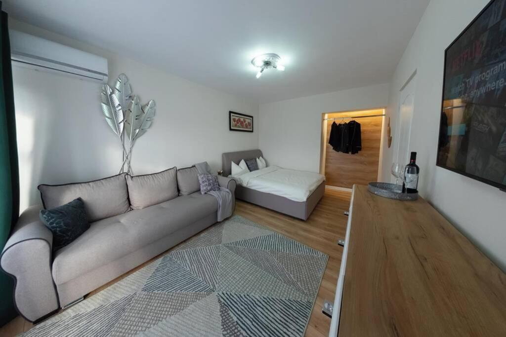 Studio With A View In City Center Targoviste Exterior foto